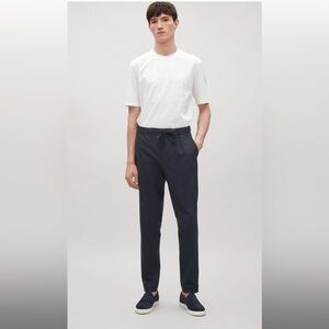 Cos mens 30 R tailored drawstring wool blend pants in dark navy.